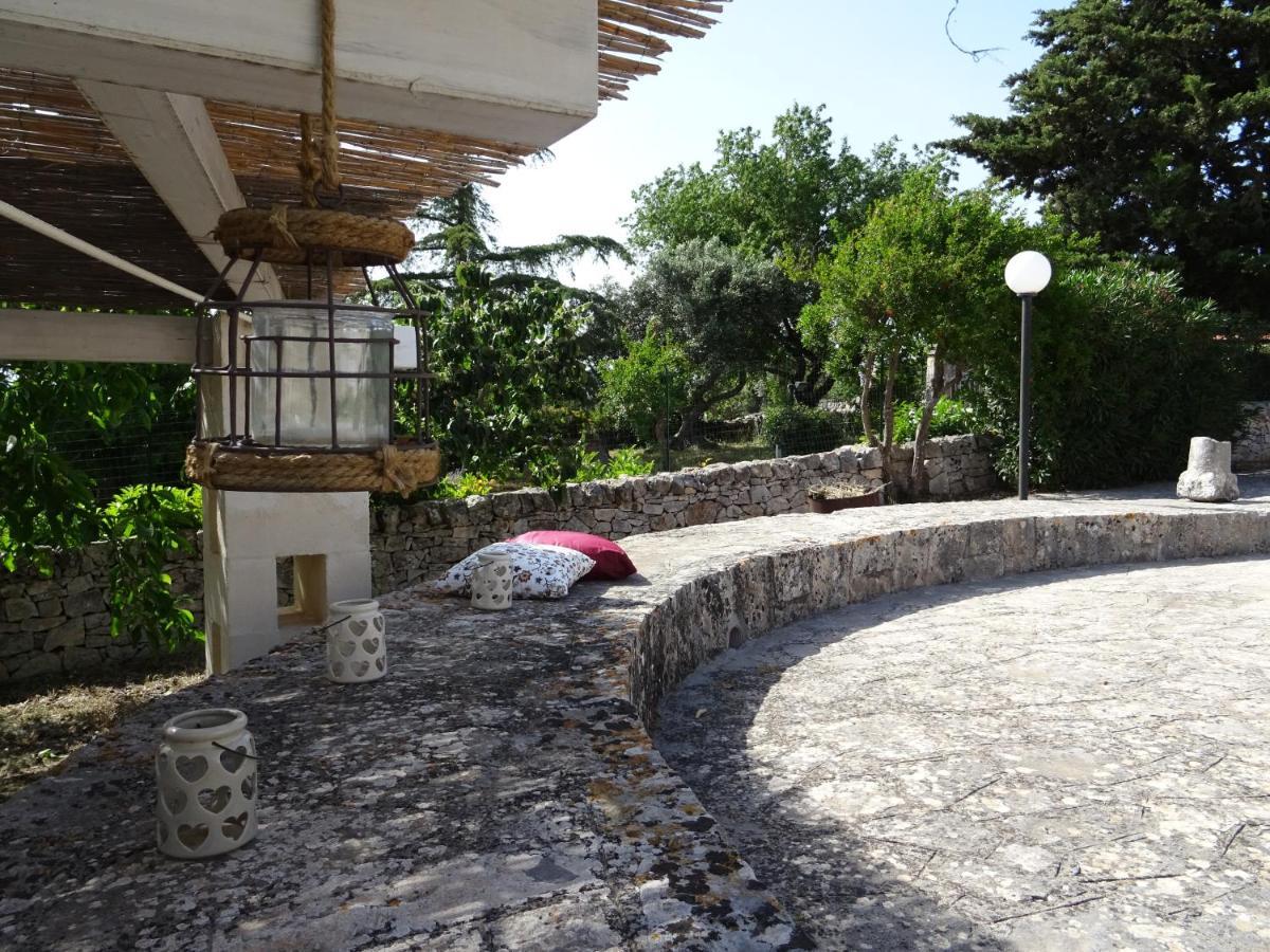 Trulli Di Zia Tata Guest House Locorotondo Bagian luar foto