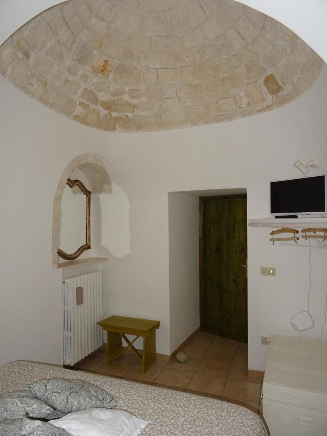 Trulli Di Zia Tata Guest House Locorotondo Bagian luar foto