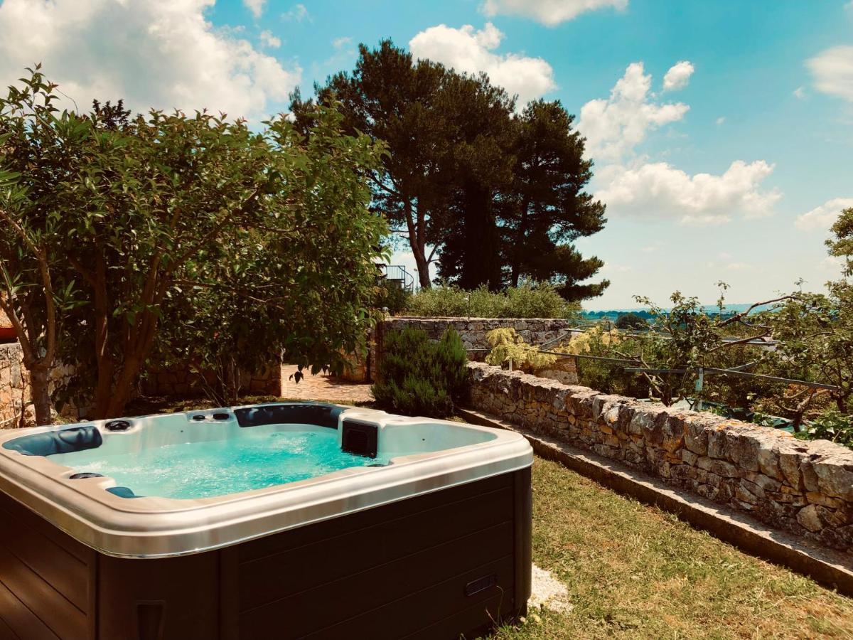 Trulli Di Zia Tata Guest House Locorotondo Bagian luar foto