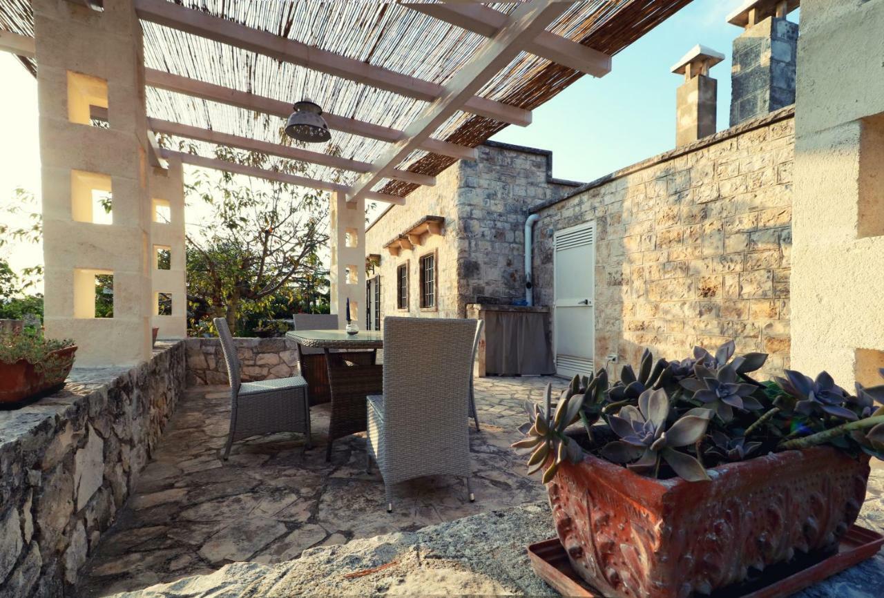 Trulli Di Zia Tata Guest House Locorotondo Bagian luar foto