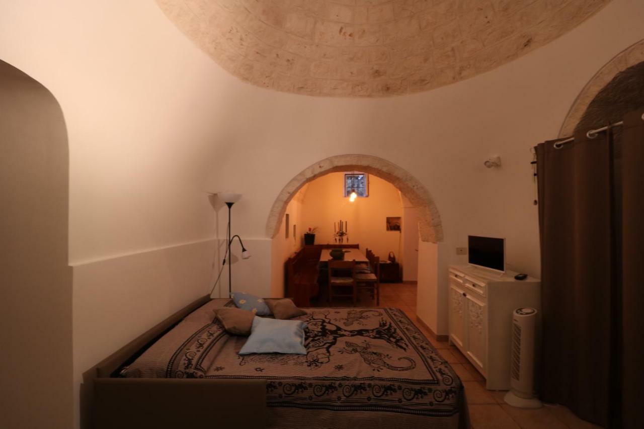 Trulli Di Zia Tata Guest House Locorotondo Bagian luar foto